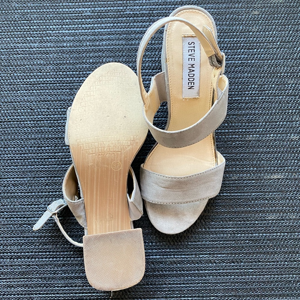 Steve Madden | Size 37 FANN faux suede grey block sandals - Picture 5 of 11